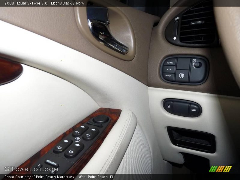 Ebony Black / Ivory 2008 Jaguar S-Type 3.0