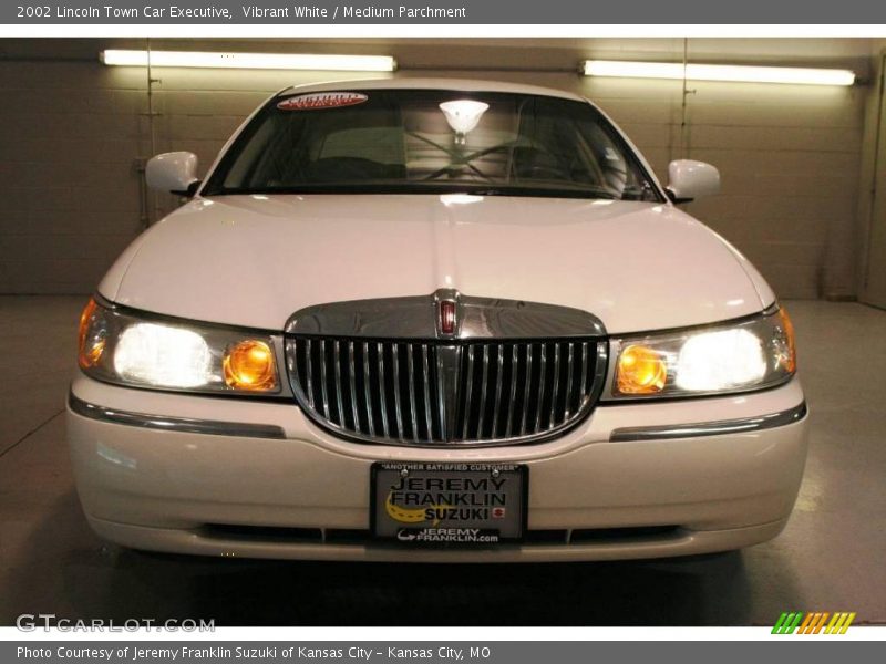 Vibrant White / Medium Parchment 2002 Lincoln Town Car Executive
