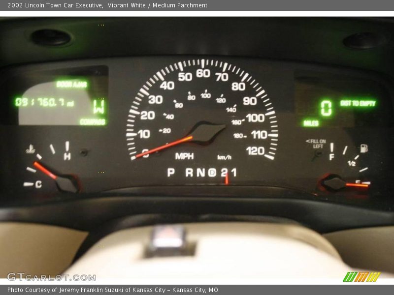 Vibrant White / Medium Parchment 2002 Lincoln Town Car Executive