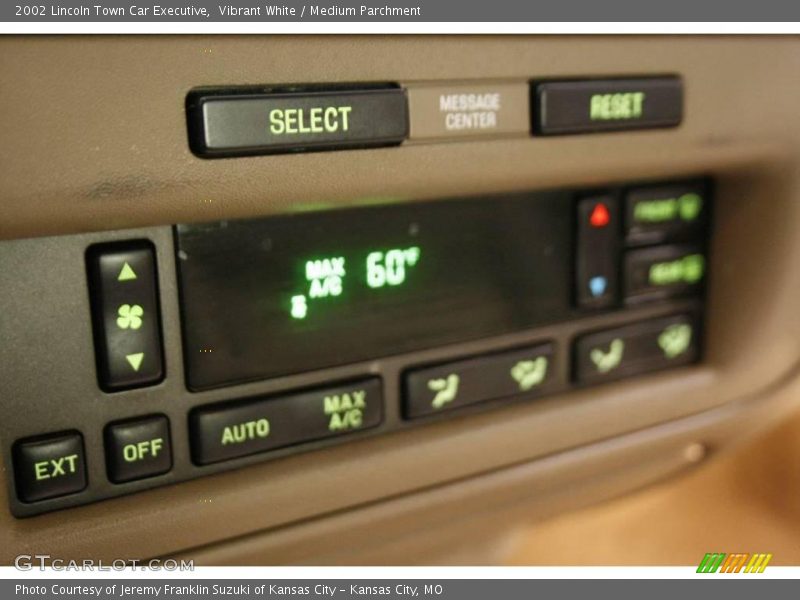 Vibrant White / Medium Parchment 2002 Lincoln Town Car Executive
