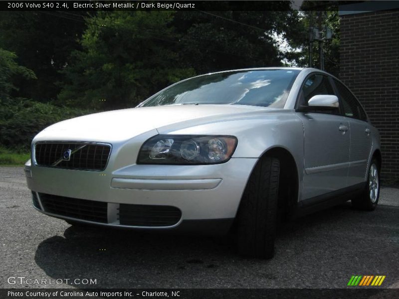 Electric Silver Metallic / Dark Beige/Quartz 2006 Volvo S40 2.4i