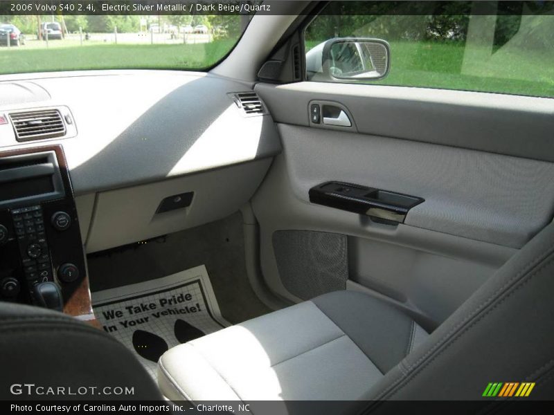 Electric Silver Metallic / Dark Beige/Quartz 2006 Volvo S40 2.4i