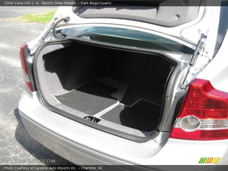 Electric Silver Metallic / Dark Beige/Quartz 2006 Volvo S40 2.4i