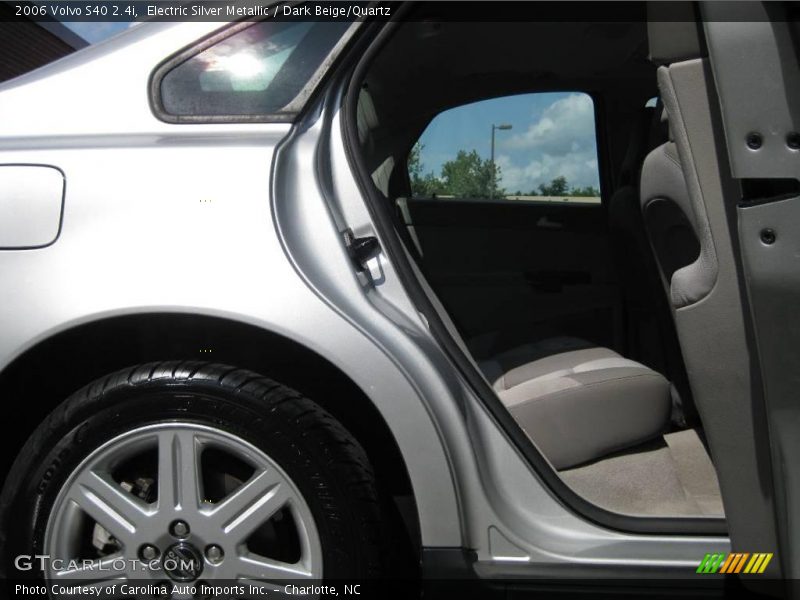 Electric Silver Metallic / Dark Beige/Quartz 2006 Volvo S40 2.4i
