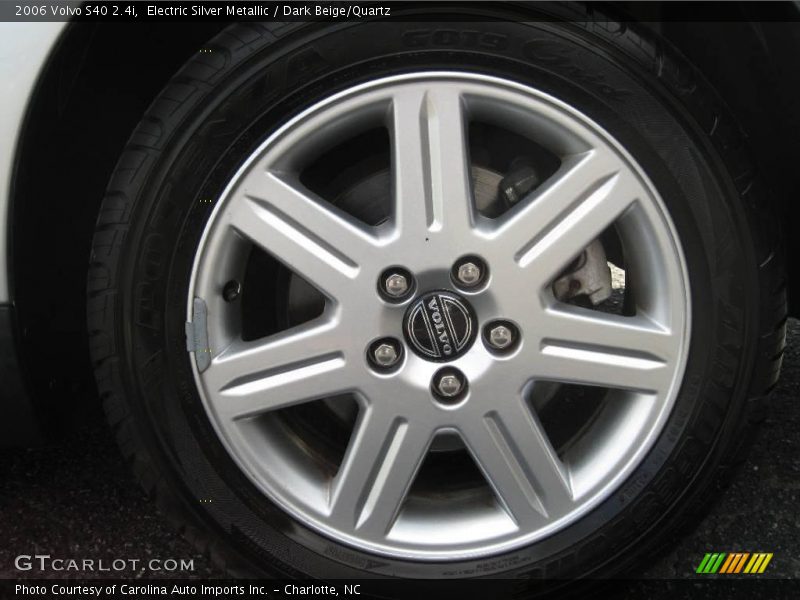 Electric Silver Metallic / Dark Beige/Quartz 2006 Volvo S40 2.4i