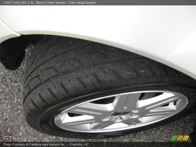 Electric Silver Metallic / Dark Beige/Quartz 2006 Volvo S40 2.4i