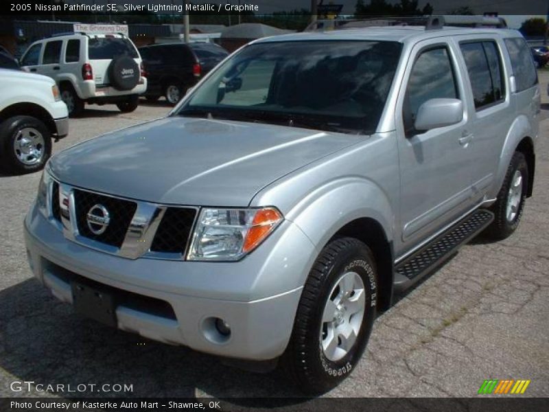 Silver Lightning Metallic / Graphite 2005 Nissan Pathfinder SE