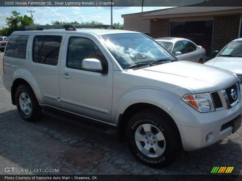 Silver Lightning Metallic / Graphite 2005 Nissan Pathfinder SE