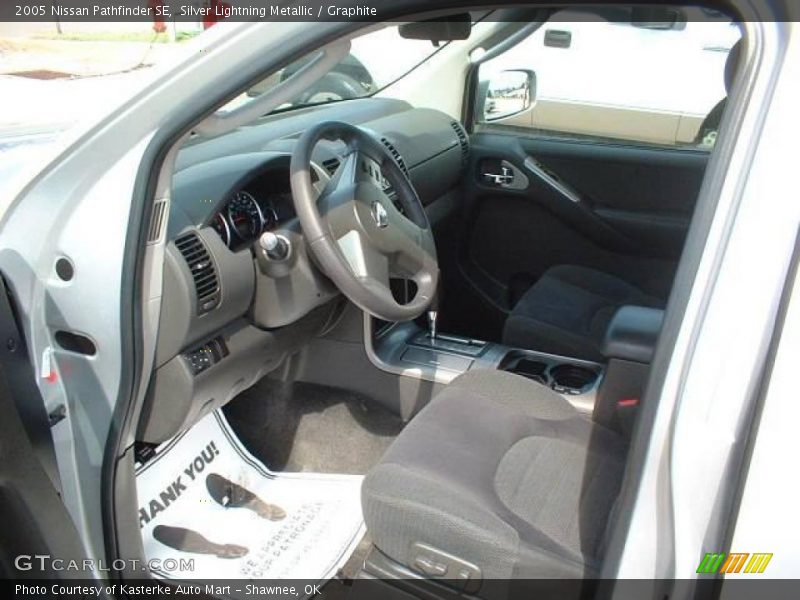 Silver Lightning Metallic / Graphite 2005 Nissan Pathfinder SE