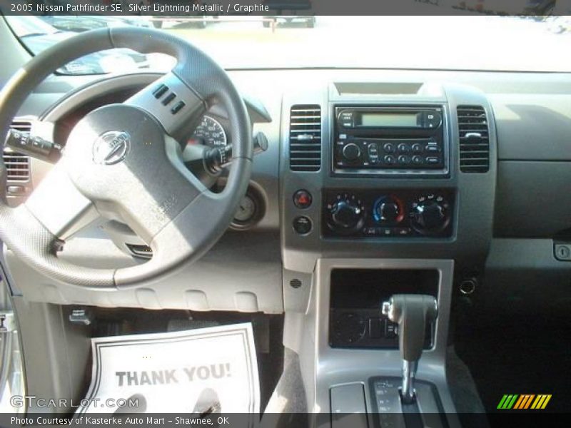 Silver Lightning Metallic / Graphite 2005 Nissan Pathfinder SE