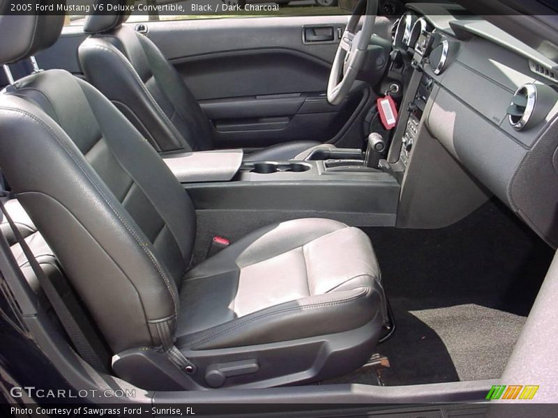 Black / Dark Charcoal 2005 Ford Mustang V6 Deluxe Convertible