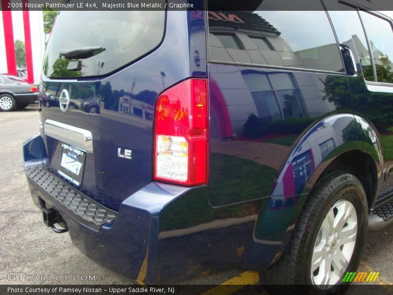 Majestic Blue Metallic / Graphite 2006 Nissan Pathfinder LE 4x4