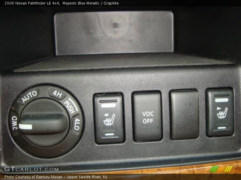 Majestic Blue Metallic / Graphite 2006 Nissan Pathfinder LE 4x4