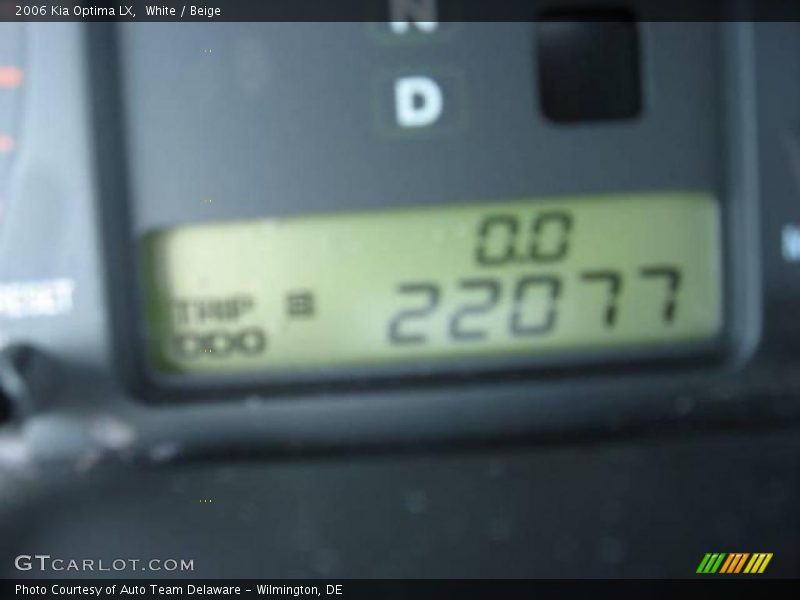 White / Beige 2006 Kia Optima LX