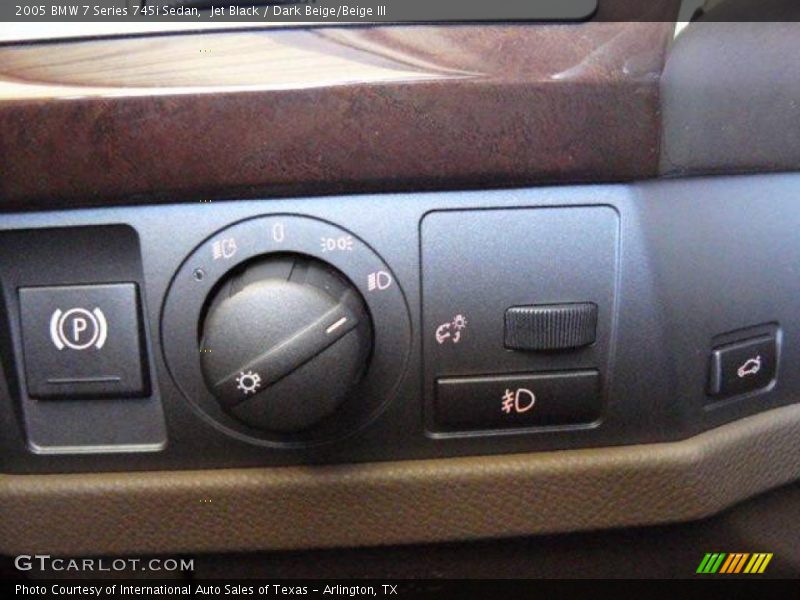 Jet Black / Dark Beige/Beige III 2005 BMW 7 Series 745i Sedan