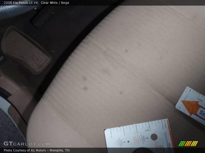 Clear White / Beige 2008 Kia Rondo LX V6