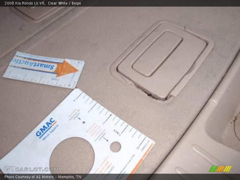 Clear White / Beige 2008 Kia Rondo LX V6