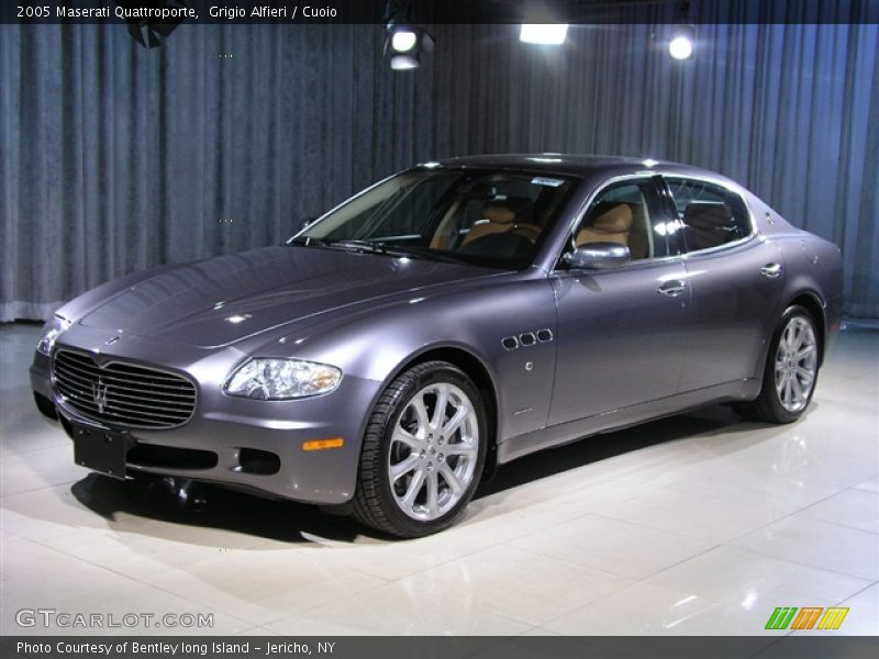 Grigio Alfieri / Cuoio 2005 Maserati Quattroporte