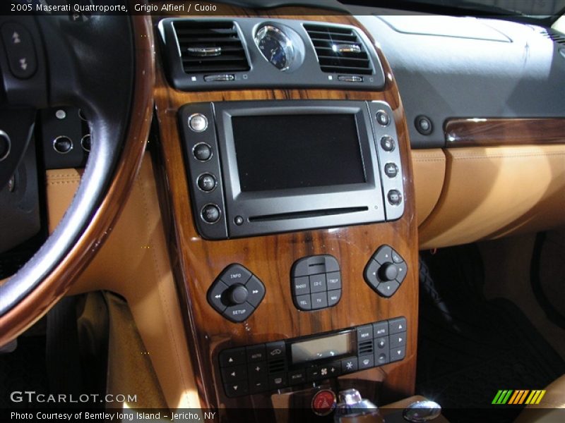 Grigio Alfieri / Cuoio 2005 Maserati Quattroporte