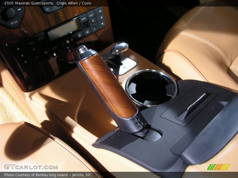 Grigio Alfieri / Cuoio 2005 Maserati Quattroporte