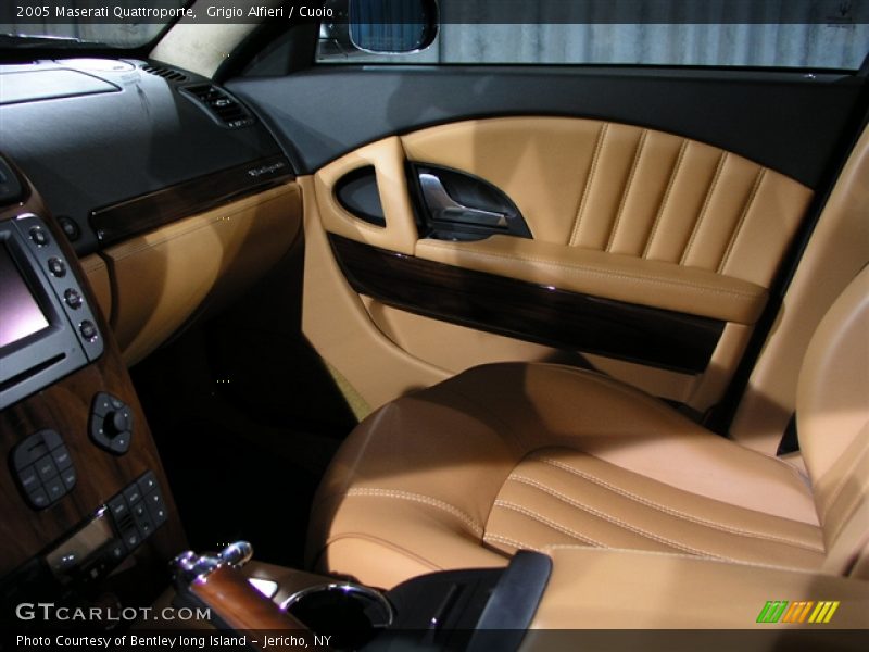 Grigio Alfieri / Cuoio 2005 Maserati Quattroporte