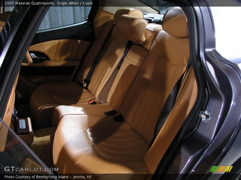Grigio Alfieri / Cuoio 2005 Maserati Quattroporte