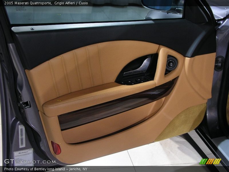 Grigio Alfieri / Cuoio 2005 Maserati Quattroporte