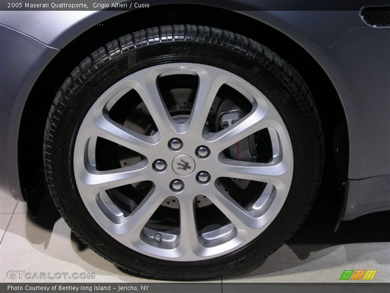 Grigio Alfieri / Cuoio 2005 Maserati Quattroporte