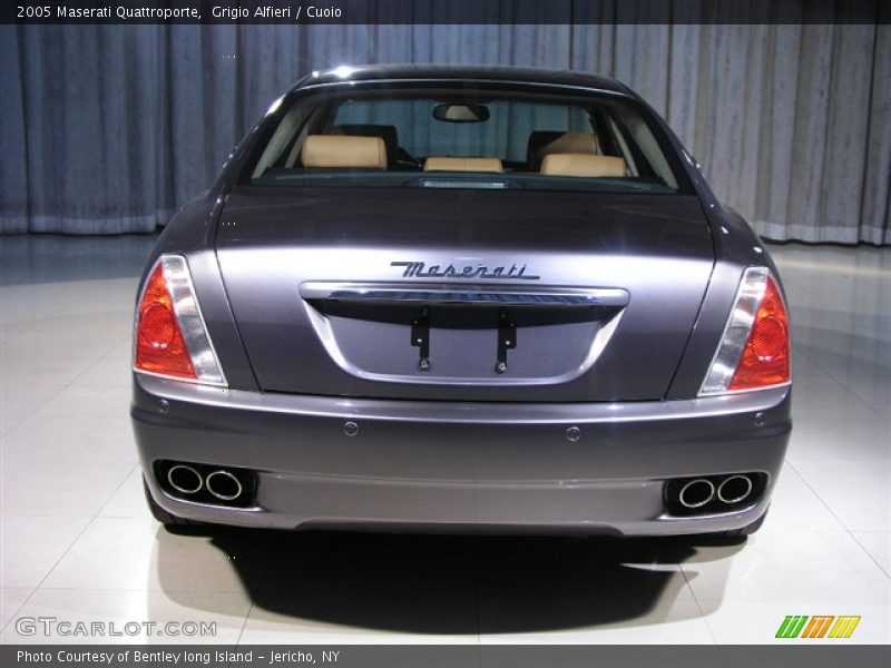 Grigio Alfieri / Cuoio 2005 Maserati Quattroporte