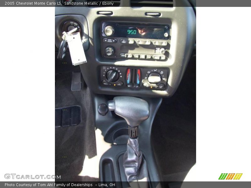Sandstone Metallic / Ebony 2005 Chevrolet Monte Carlo LS