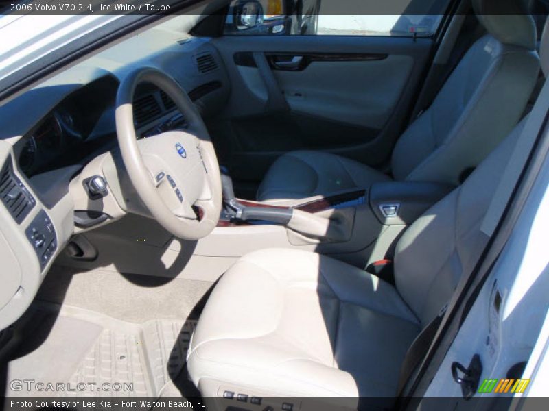 Ice White / Taupe 2006 Volvo V70 2.4