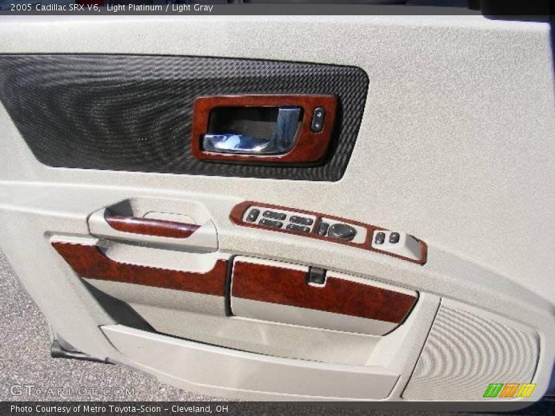 Light Platinum / Light Gray 2005 Cadillac SRX V6