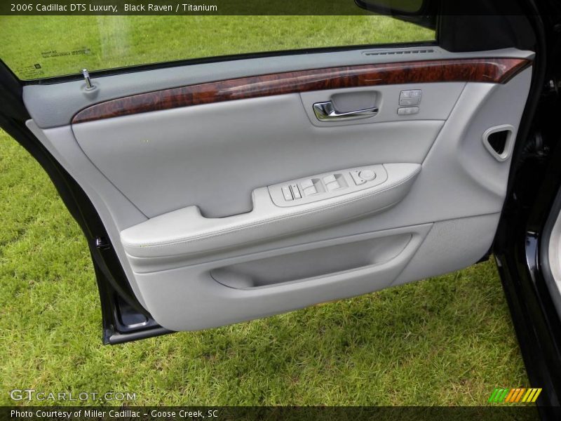 Black Raven / Titanium 2006 Cadillac DTS Luxury