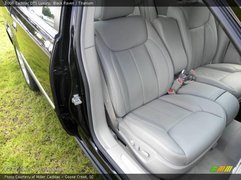 Black Raven / Titanium 2006 Cadillac DTS Luxury