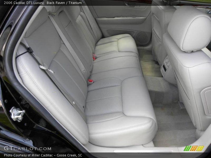 Black Raven / Titanium 2006 Cadillac DTS Luxury