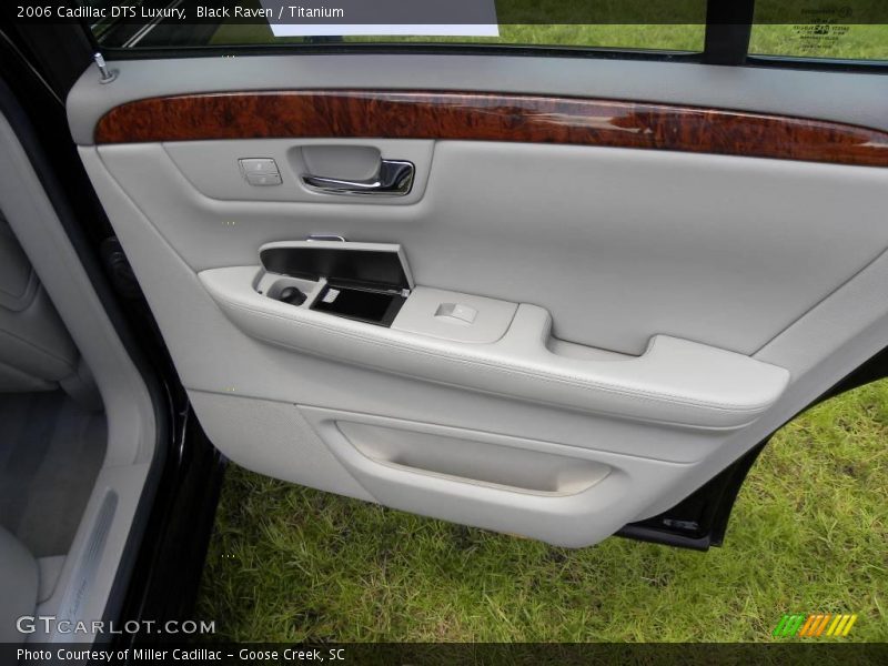 Black Raven / Titanium 2006 Cadillac DTS Luxury