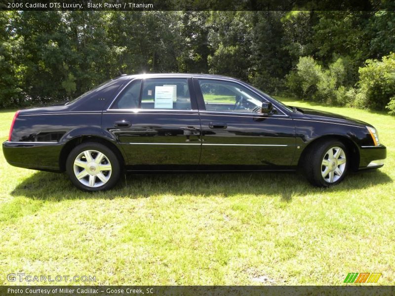 Black Raven / Titanium 2006 Cadillac DTS Luxury