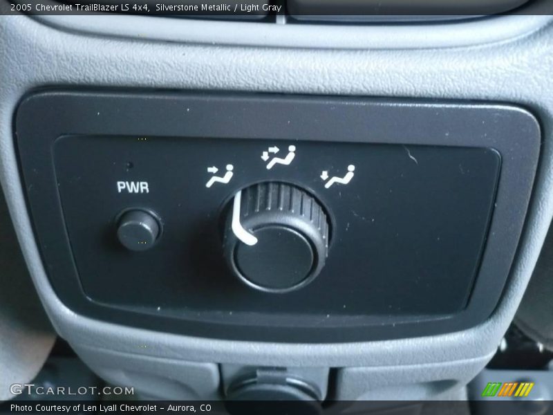 Silverstone Metallic / Light Gray 2005 Chevrolet TrailBlazer LS 4x4