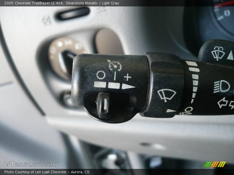 Silverstone Metallic / Light Gray 2005 Chevrolet TrailBlazer LS 4x4