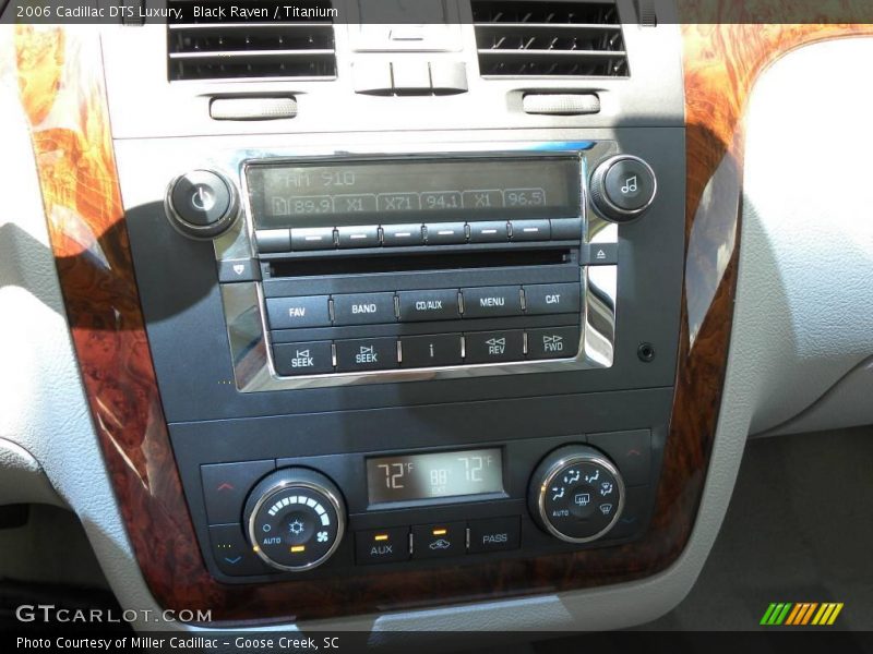 Black Raven / Titanium 2006 Cadillac DTS Luxury