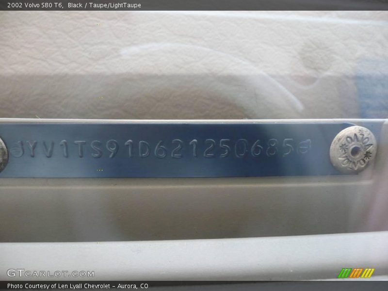 Black / Taupe/LightTaupe 2002 Volvo S80 T6