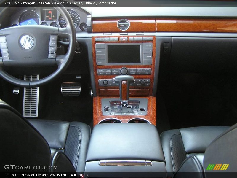 Black / Anthracite 2005 Volkswagen Phaeton V8 4Motion Sedan