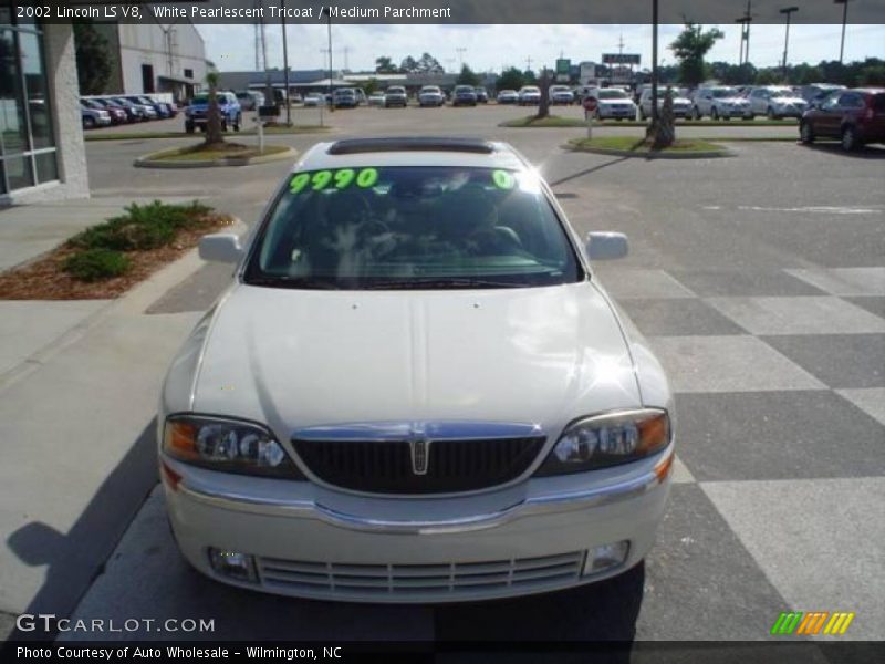White Pearlescent Tricoat / Medium Parchment 2002 Lincoln LS V8