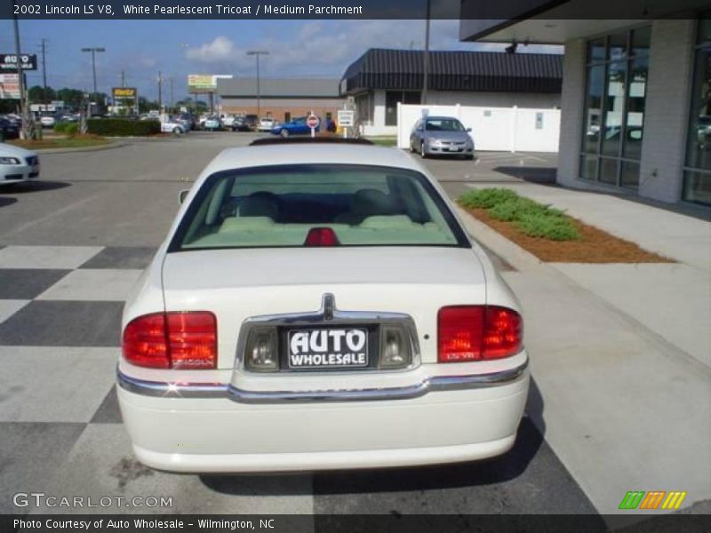 White Pearlescent Tricoat / Medium Parchment 2002 Lincoln LS V8