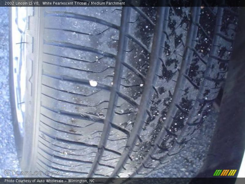 White Pearlescent Tricoat / Medium Parchment 2002 Lincoln LS V8