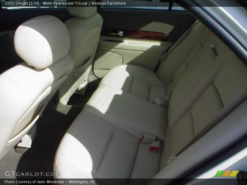 White Pearlescent Tricoat / Medium Parchment 2002 Lincoln LS V8