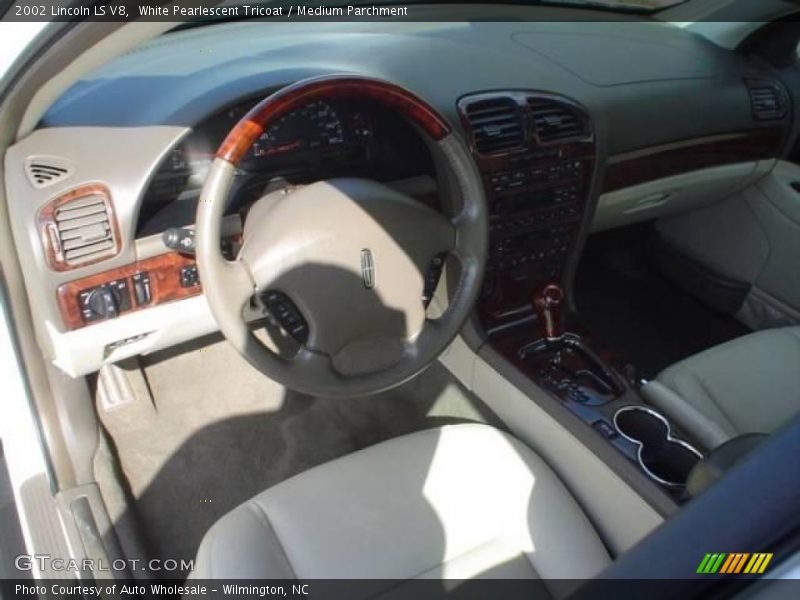 White Pearlescent Tricoat / Medium Parchment 2002 Lincoln LS V8