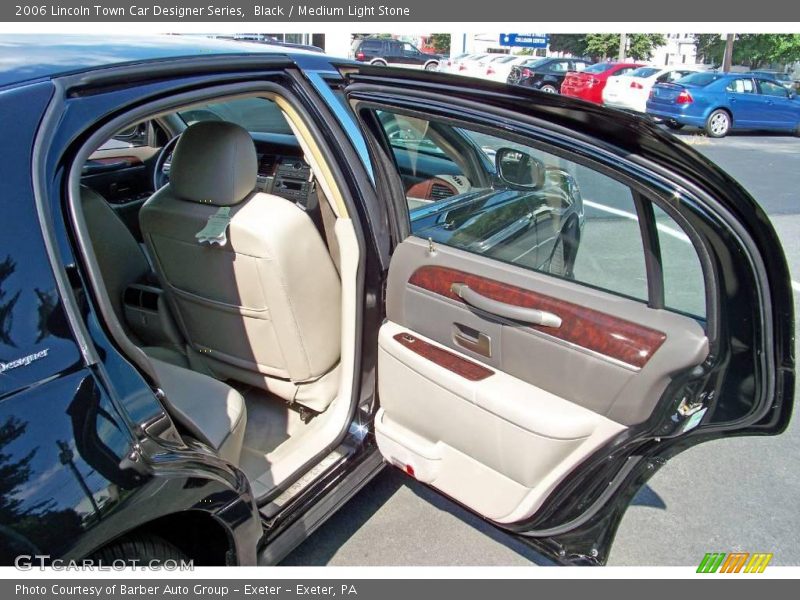 Black / Medium Light Stone 2006 Lincoln Town Car Designer Series