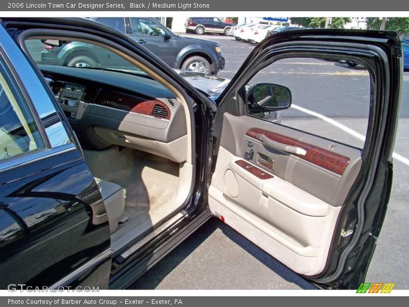 Black / Medium Light Stone 2006 Lincoln Town Car Designer Series