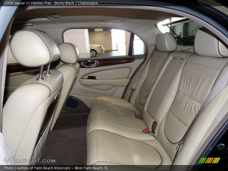 Ebony Black / Champagne 2006 Jaguar XJ Vanden Plas